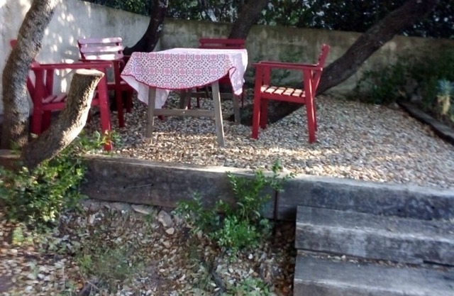 Detached house in very quiet neighborhood, near Avignon