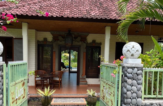 Detached house on beautiful location with direct views of rice fields and sea