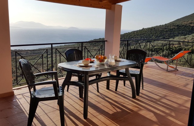 Detached house with fantastic sea views