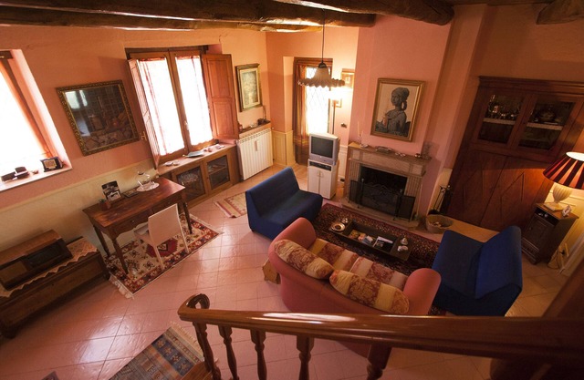 detached house with garden, kitchen, laundry, bathroom with jacuzzi