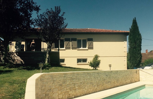 Detached house with pool on 2640 M2 of land.