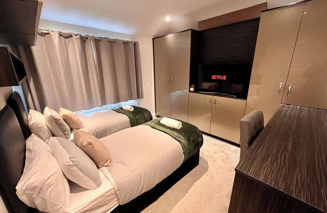 Detached LuxuryHome with Aircon, Patio, BBQ, Pool Table & Table Tennis