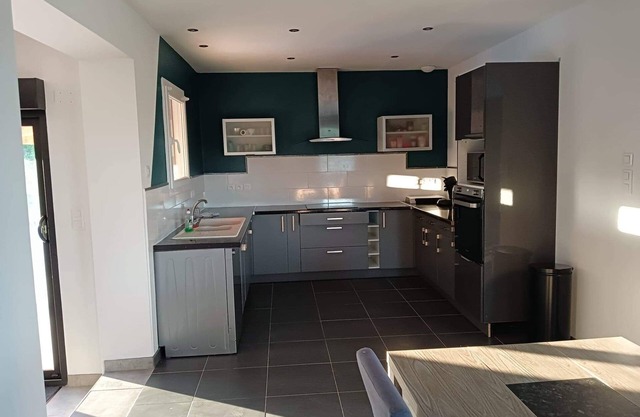 Detached single-storey villa with swimming pool in the countryside