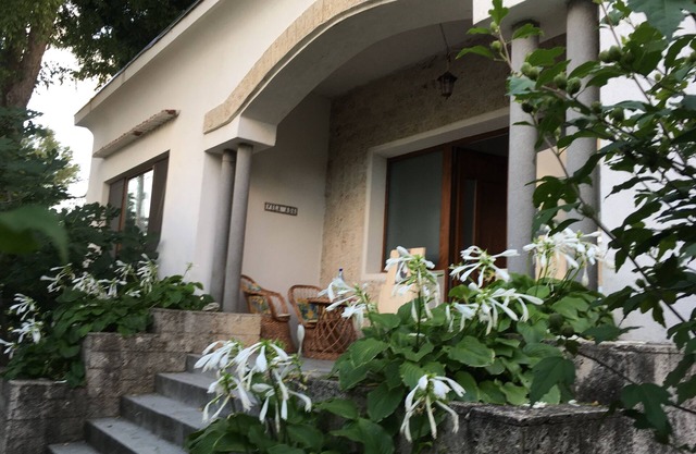 Detached vacation home 50m from wide sandy beach