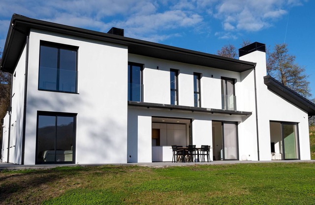 Detached Villa Next to Golf Course