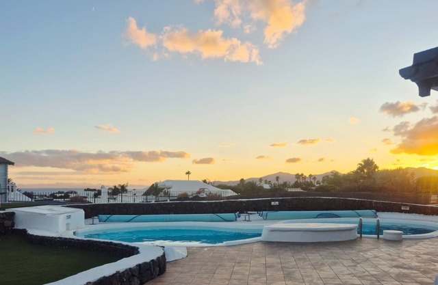 Detached Villa with Stunning Mountain and Sea Views, 14m Pool & sunken Hot Tub