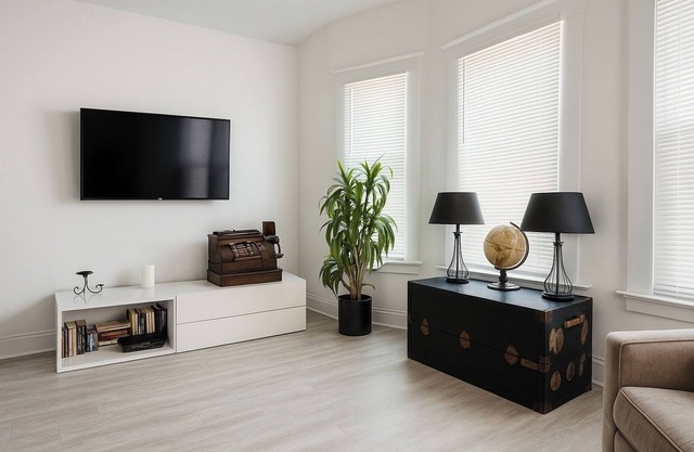 Detroit 4BR Home | Bathtub and Pet Friendly Stay