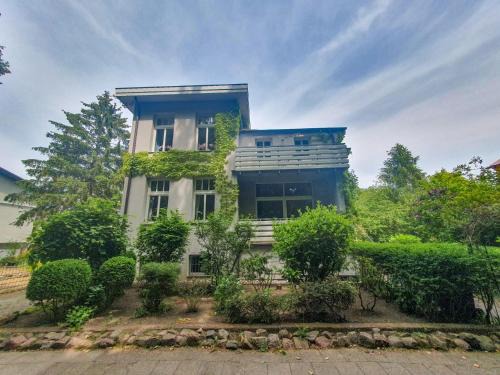 DEUTSCHE OSTSEEVILLA - große Villa mit Sauna, Spielplatz, PKW-Stellplätze, großer Garten