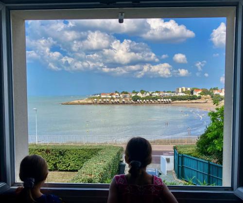 Devant la mer, ROYAN plage de PONTAILLAC, 4chambres 2 à 8 personnes