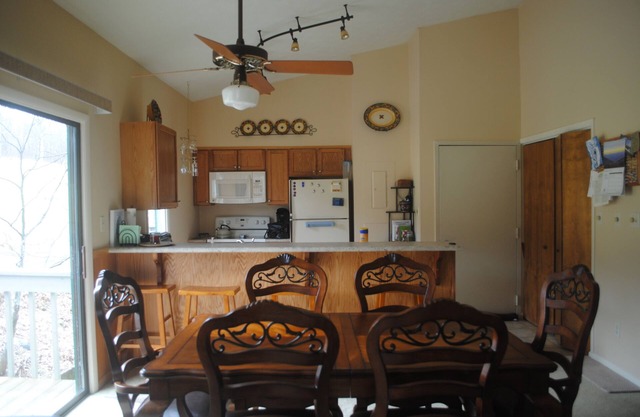 Devil's Knob Mtn. condo on golf course with views of Shenandoah Valley