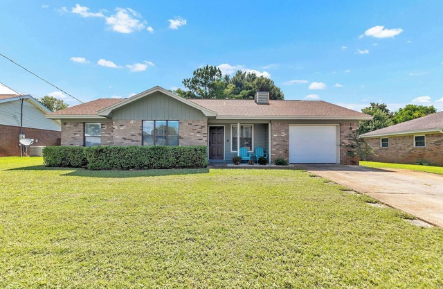 Deville: Fully Fenced, Smart TVs, Near 2 Beaches