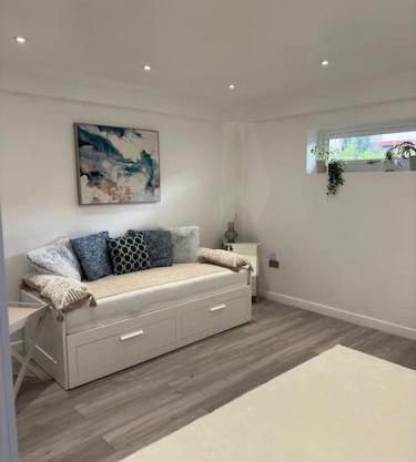 Devonshire - 1 Bedroom Apartment with Full Amenities