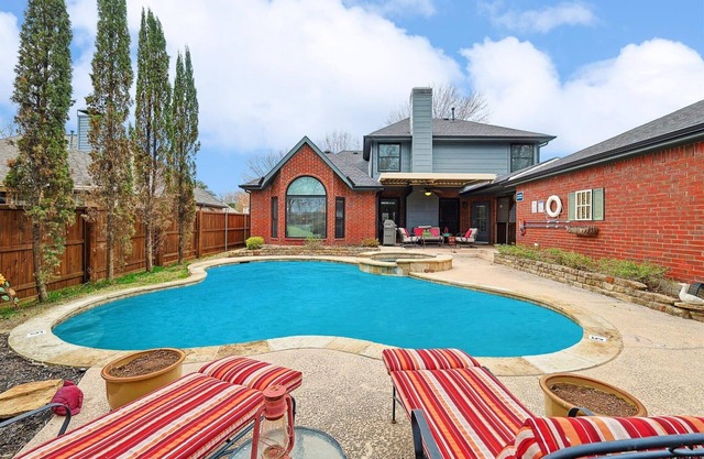 DFW Getaway - 4 Bedrooms, Pool Oasis, Media Room