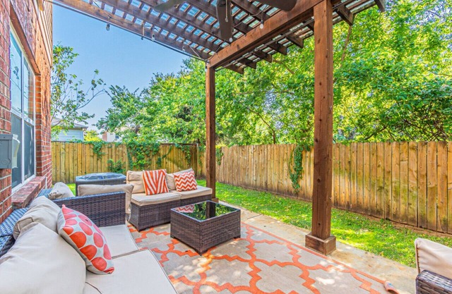DFW Oasis! Near Reunion Tower - Great for Groups!