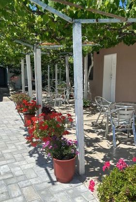 Dhoma Pushimi Tale Beach