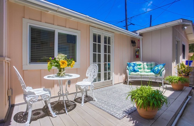 Diamond in the Village - a/c, parking and walk to shops and restaurants