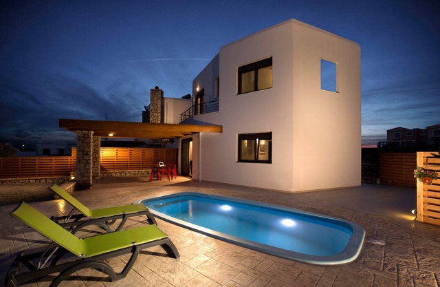 DIAS Luxury Beach Villa with big Private Pool and private access to the beach