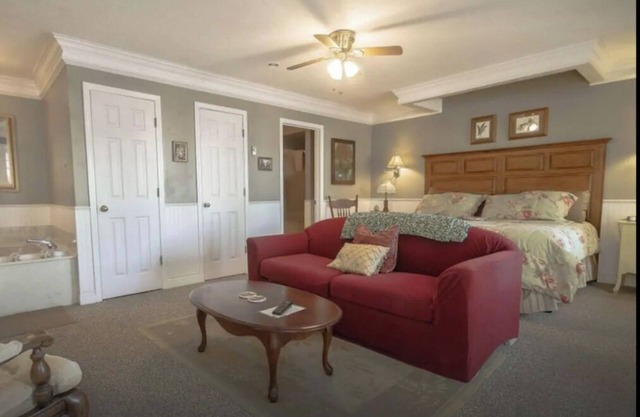 Dickey House, Carriage Suite