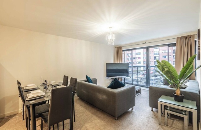 Digbeth 2 Bed Birmingham Centre Apt w/Parking
