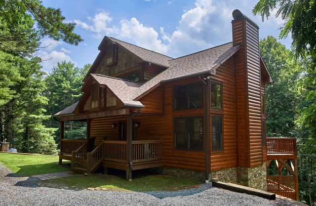 Dillard Cabin 2BR/2BA Cabin Near Blue Ridge Parkway
