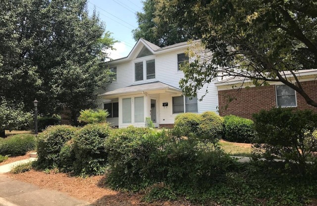 Dilworth - Updated 8 BR, 4 BA Close to City-Center