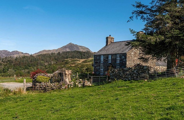 Dinas - Three Bedroom Cottage, Sleeps 4