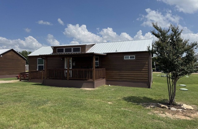 Dinosaur Valley RV Park Cabin 6