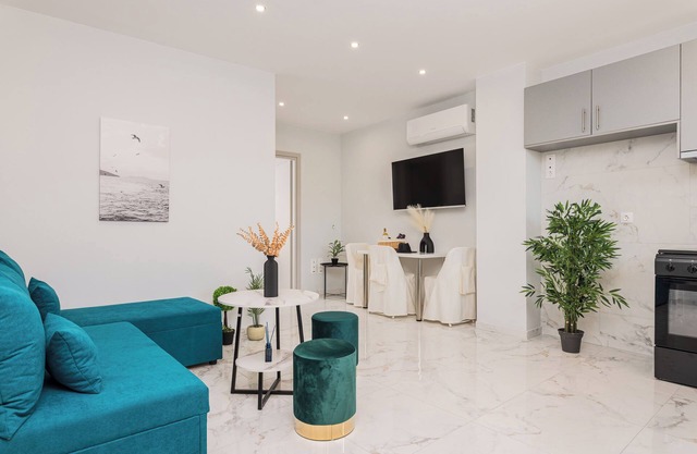 Dioni, Central Luxury Apartment in Samos Town