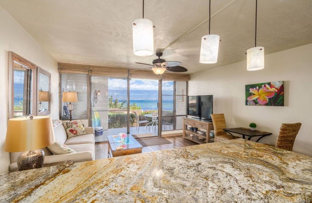 Direct Beachfront with Spectacular Oceanviews!