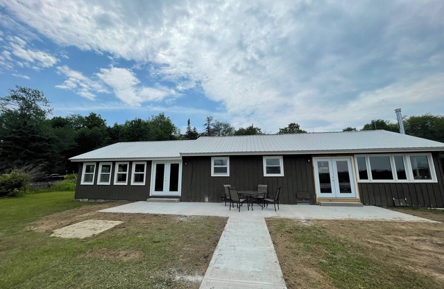 Direct Lakefront Cabin with 3 bedrooms! Serene Getaway!