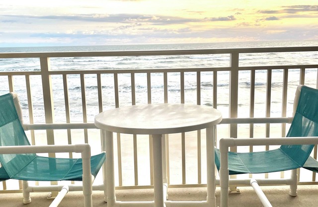 Direct Ocean Front 1 Bedroom in charming Daytona Beach