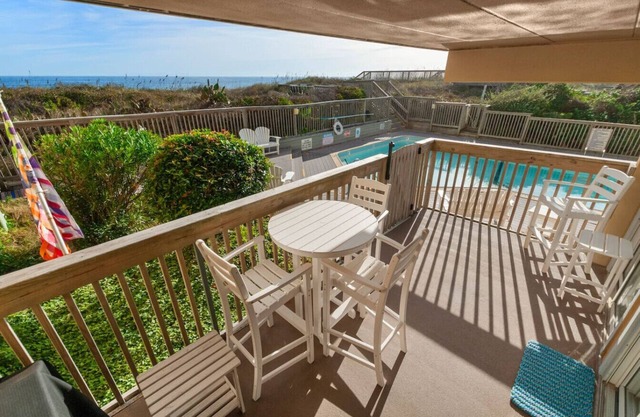 Direct Ocean Front 2BR w/Pool