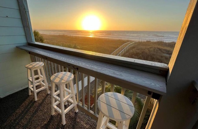 Direct Ocean Front 3BR/2BA Dog Friendly *OCEANFRONT*