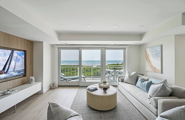 Direct Ocean Front Building with Pool and elevator 4 bedrooms 2.5 bath