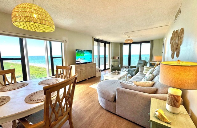 Direct oceanfront, corner balcony condo - Breathtaking views ocean to river!