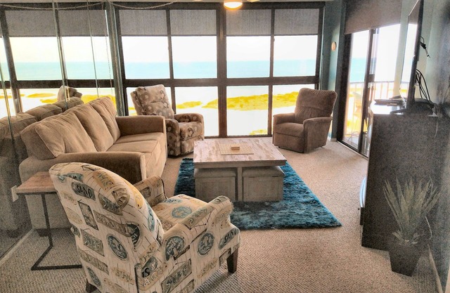 Directly on the Beach! 139nt special Oct 18 to Nov 1 2025