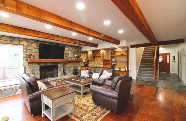 Dirty Dancing Lodge at Rumbling Bald