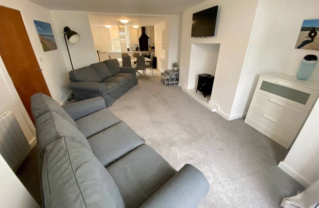 Disabled friendly 3 bedroom sea front apartment