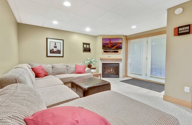 Disciples Village Condo | Fireplace | Sleeps 8 | Easy Access to Chairlift