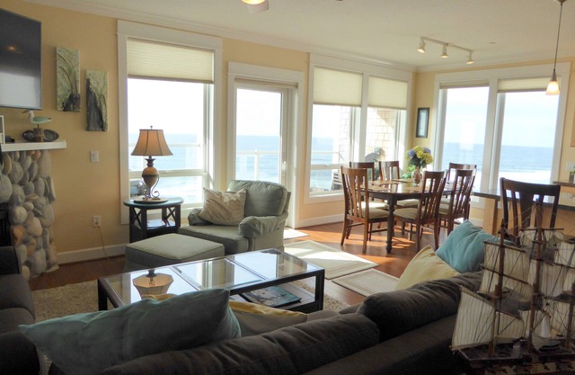 Discounts/Luxury Condo/Upper Floor Oceanfront/Balcony Hot Tub!