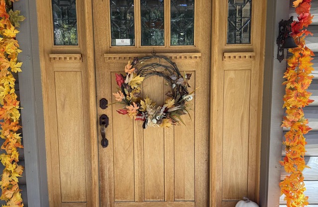 Discounts! Luxury Log Cabin, Pet Friendly w/Hot Tub, Game Room, Steam Shower - The Claim