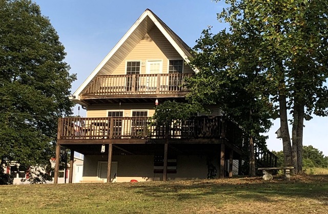 Discover Birchwood charm in our spacious 3-bedroom retreat
