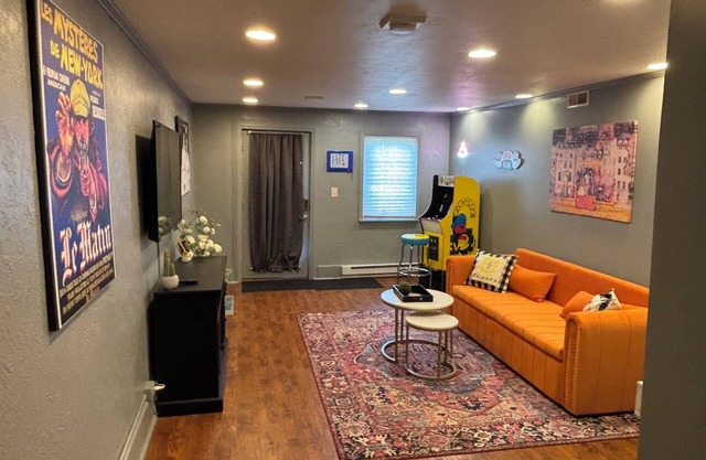 Discover Ohio charm near caverns - 7 min, “Friends” Joey & Chandlers apt