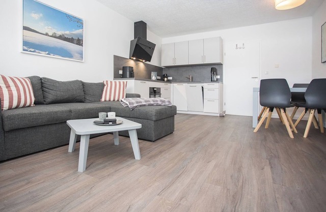 Discover our cozy holiday cottage in Winterberg. Perfect for 5 people, close to the slopes and with beautiful views. Book your dream vacation now!