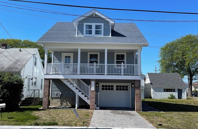 Discover the perfect PPB location with this newly renovated 4-bd, 2- bath house.