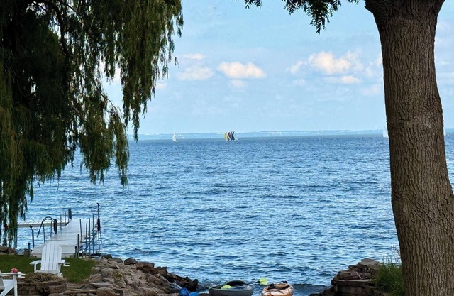 Discover the Perfect Lake House Getaway on Lake Winnebago in Oshkosh!