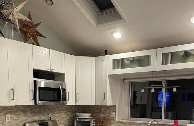Discover Tranquility in this Quaint Cozy Home by the River!
