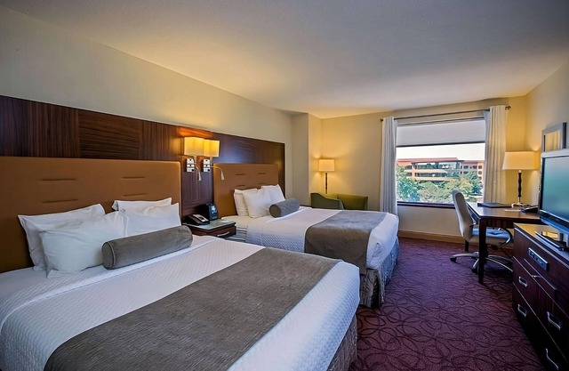 Discover Wauwatosa's Charm! Indoor Swimming Pool, Pet-friendly Property!