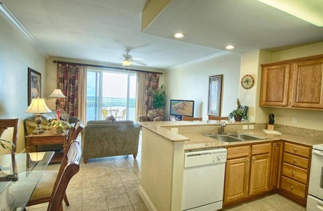 Disney dreams apartment Amazing lake views!