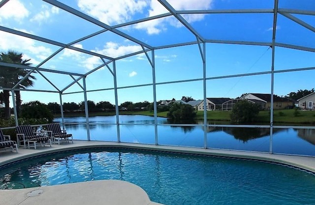DISNEY ORLANDO LAKE 4 BED LUXURY POOL VILLA